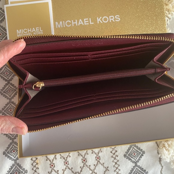 Michael Kors Metallic Burgundy wallet - Picture 3 of 3